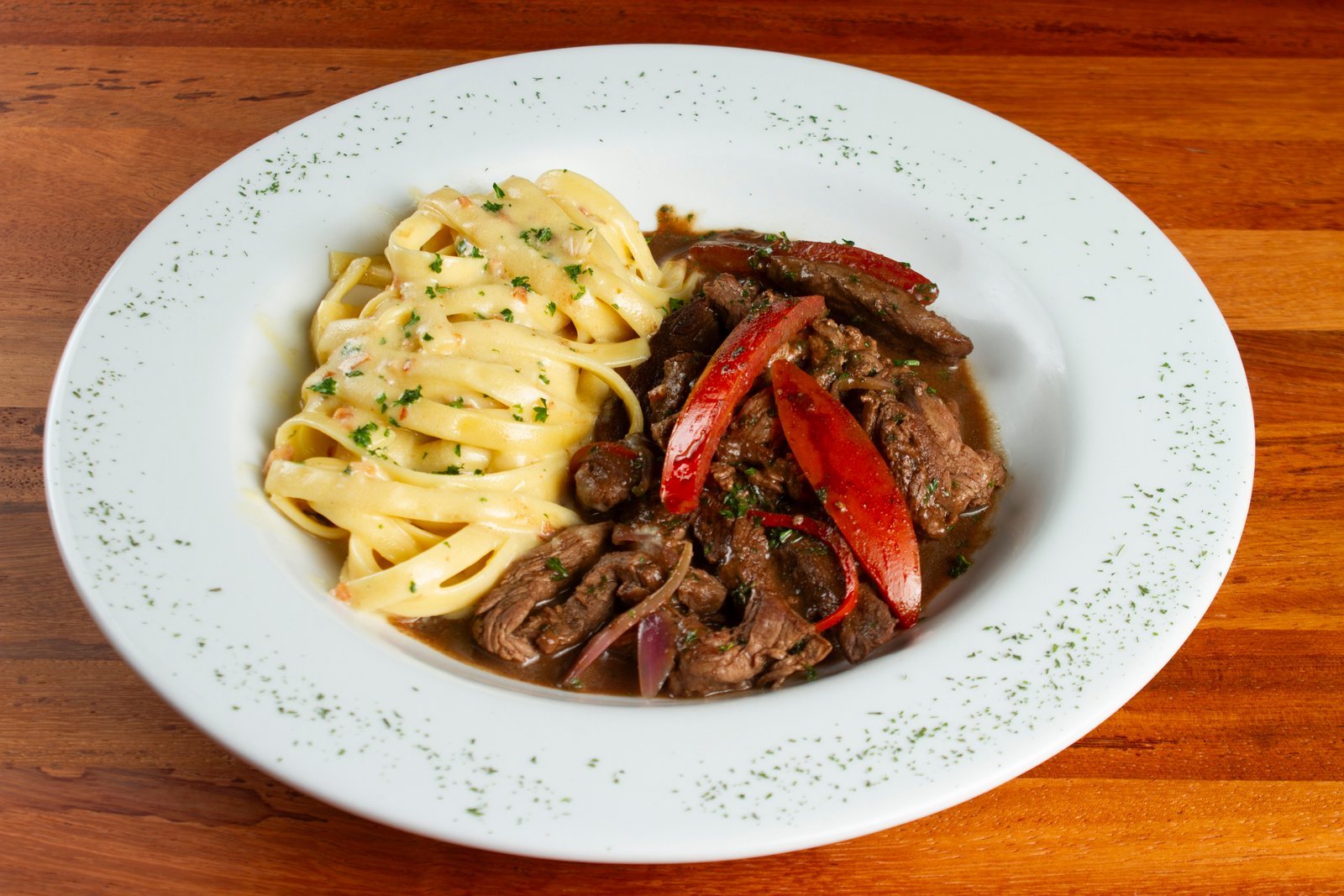 Combinato Carbonara Saltado Peruano - especialidad de Balsámico